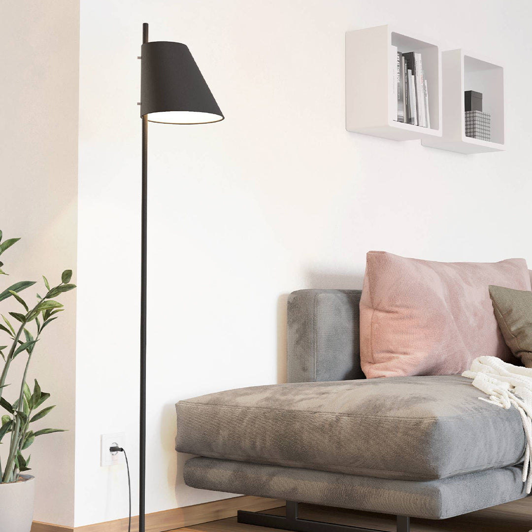 Estaziona Black Floor Lamp