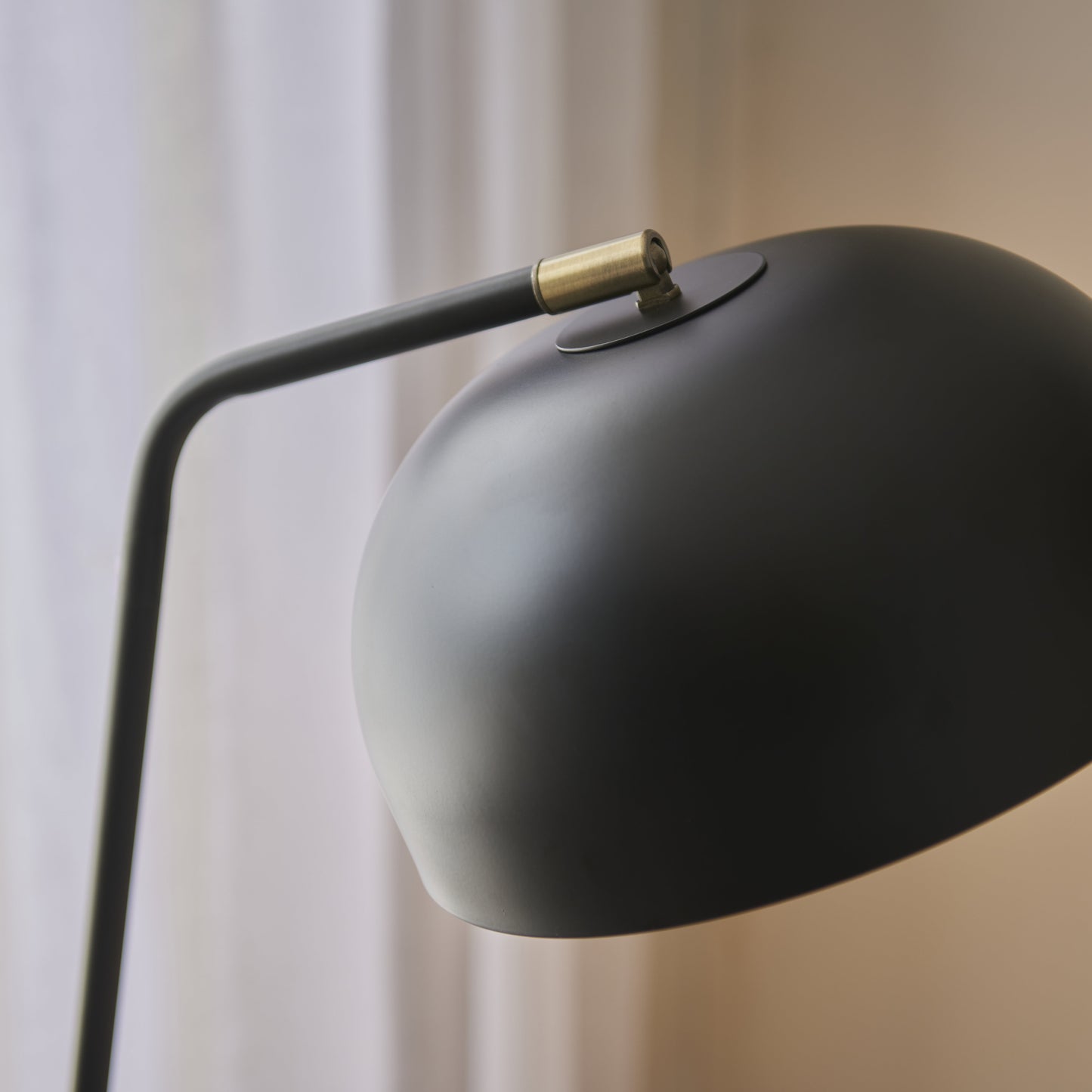 Brair Floor Lamp Black