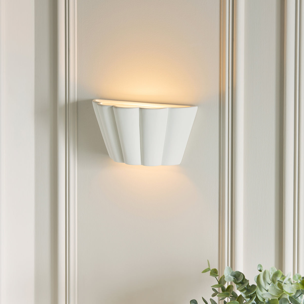 Babylon Scalloped Ceramic Wall Washer Light