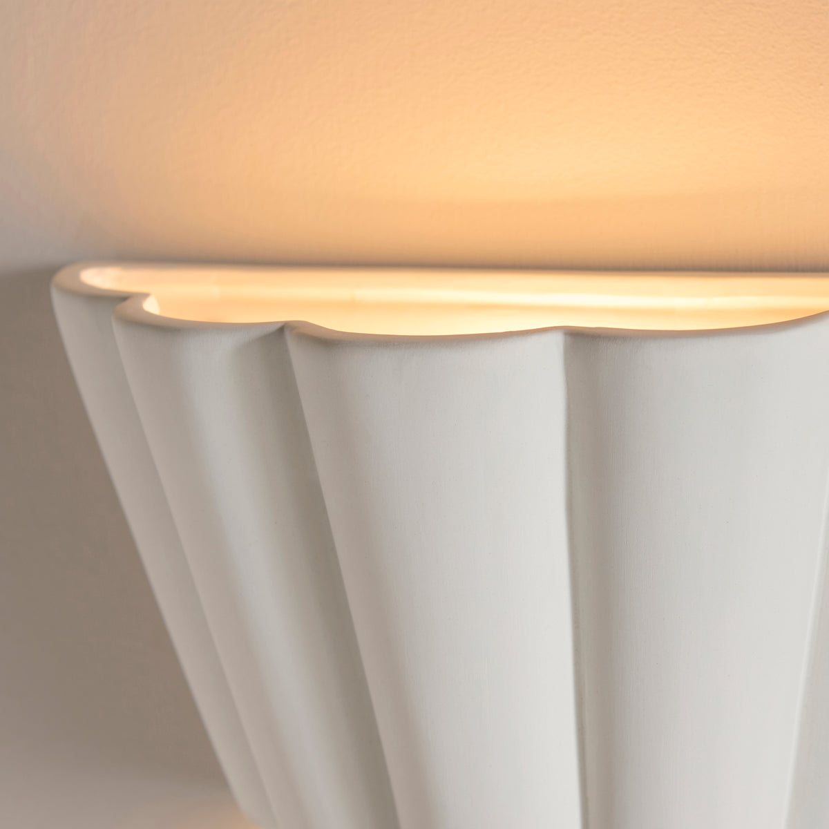 Babylon Scalloped Ceramic Wall Washer Light