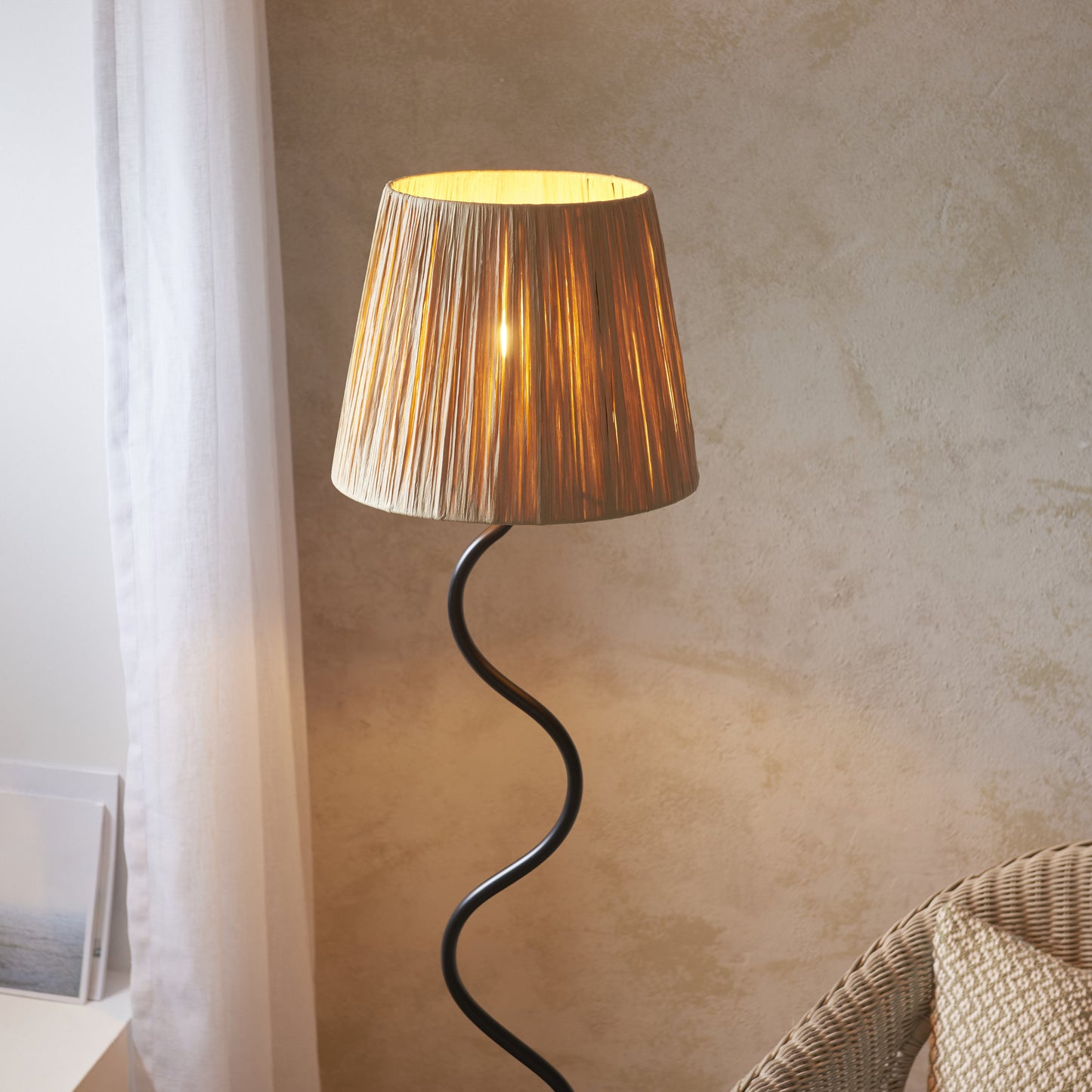 Wriggle Floor Lamp Black Raffia