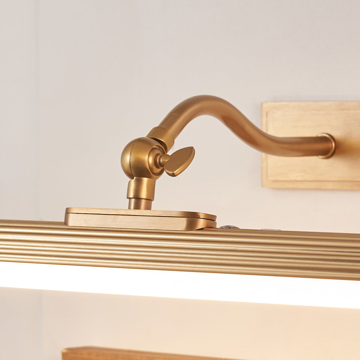 Kindos Warm Brass Rechargeable Picture Light