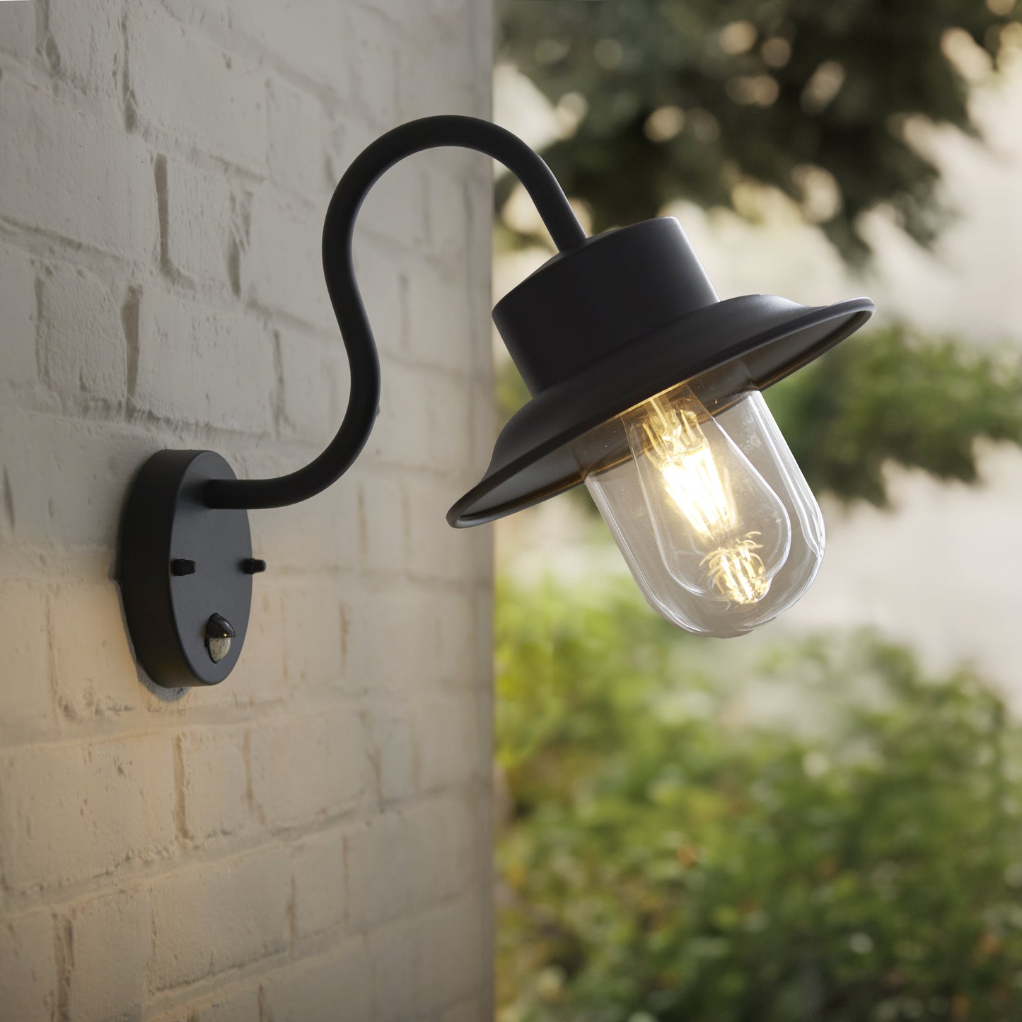 Chesham PIR 1 Light Wall Light Black