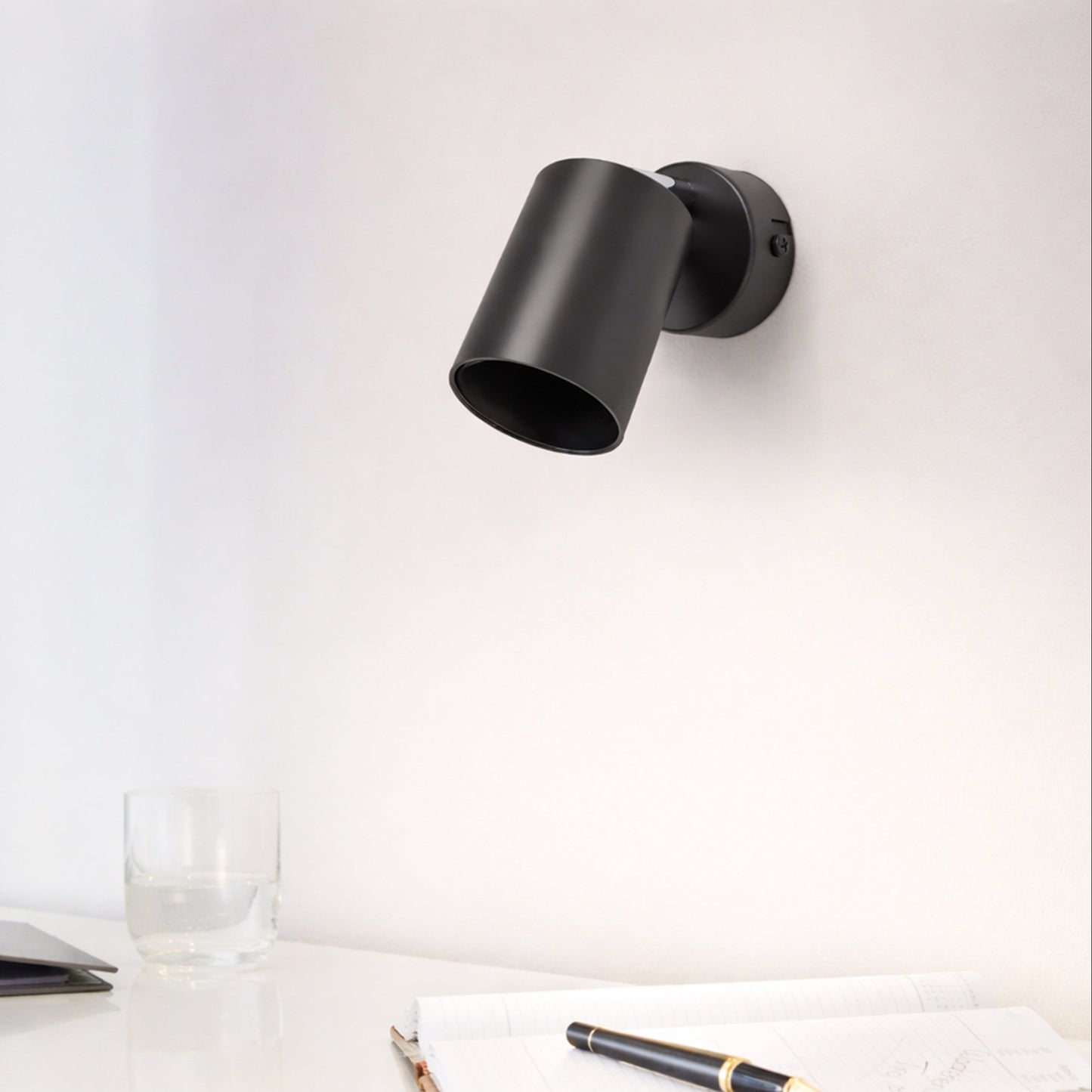 Reciso-e Black Wall Light