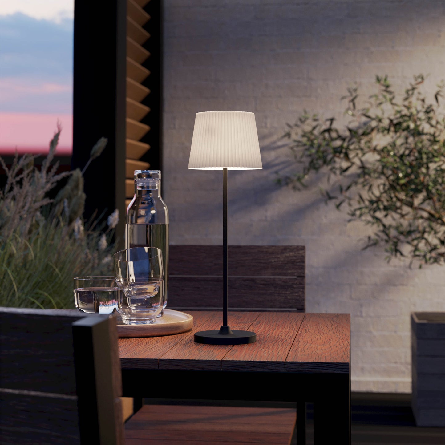 Leonero Black LED Table Lamp